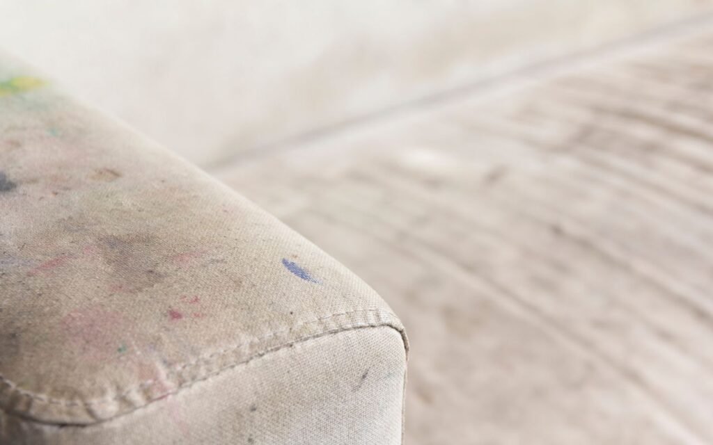 A misturinha que ressuscita o sofá e te livra da lavanderia cara