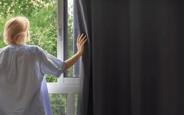 Como fazer cortina blackout barata em casa