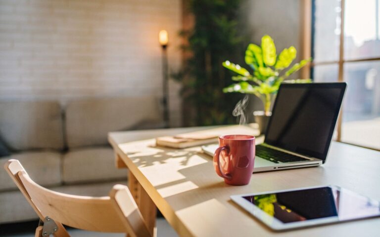 Melhores ideias para ter escrivaninha em quarto pequeno