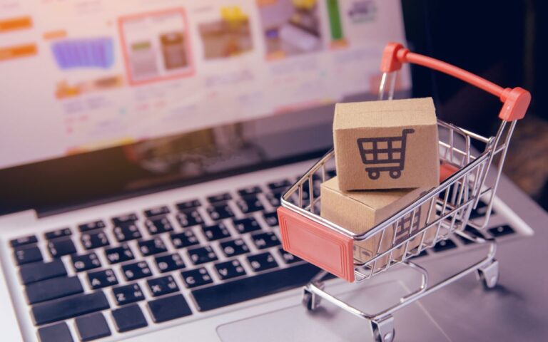O leilão secreto da sua cidade para comprar mobília com 150% a menos de preço