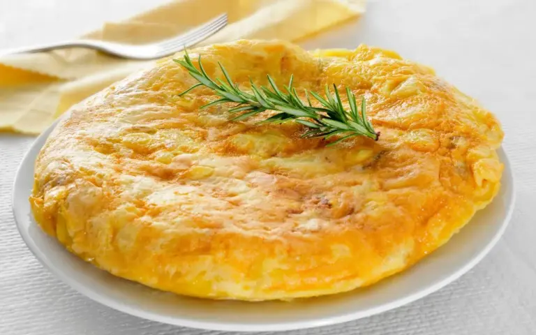 Omelete de caneca pronto em 2 minutos é fácil de fazer