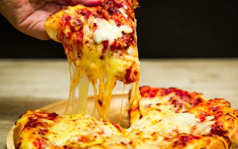 Receita de pizza fácil para assar em forno a gás
