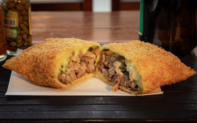 O pastel de feira humilhou a empanada e virou um dos melhores do mundo