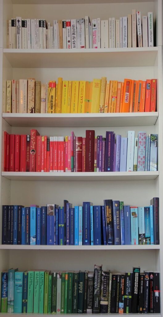 Organize por cor: Para um toque de estilo único - inspiração 1